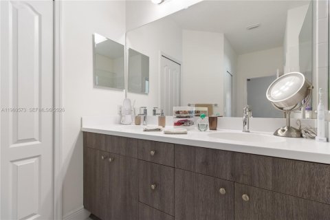 House in Bradenton, Florida 3 bedrooms, 141.95 sq.m. № 2021812 - photo 14