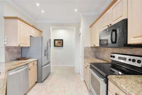 Villa ou maison à vendre à Coconut Creek, Floride: 4 chambres, 203.83 m2 № 1993327 - photo 15