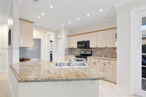 Villa ou maison à vendre à Coconut Creek, Floride: 4 chambres, 203.83 m2 № 1993327 - photo 16