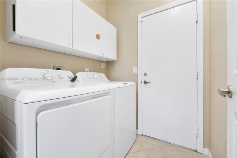 Villa ou maison à vendre à Coconut Creek, Floride: 4 chambres, 203.83 m2 № 1993327 - photo 24