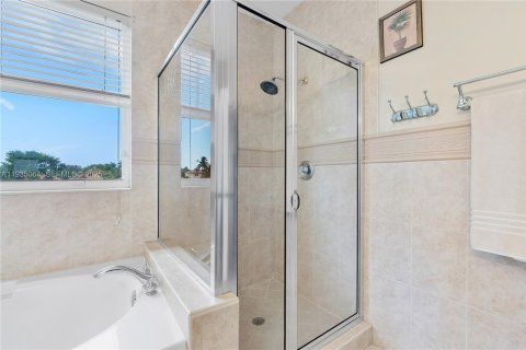 Villa ou maison à vendre à Coconut Creek, Floride: 4 chambres, 203.83 m2 № 1993327 - photo 29