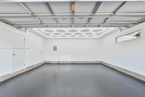 Купить виллу или дом в Майами, Флорида 4 спальни, 247.77м2, № 1706432 - фото 30