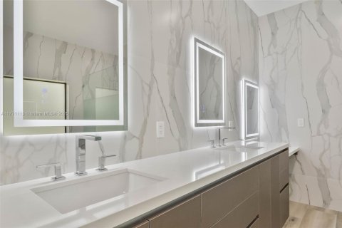 Купить виллу или дом в Майами, Флорида 4 спальни, 247.77м2, № 1706432 - фото 15