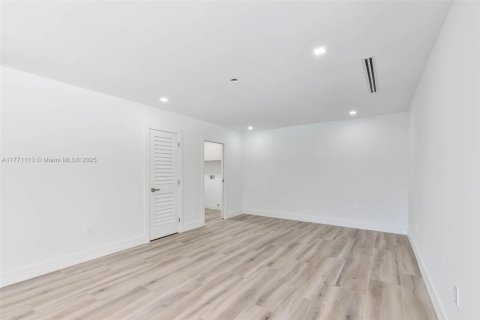 Купить виллу или дом в Майами, Флорида 4 спальни, 247.77м2, № 1706432 - фото 11