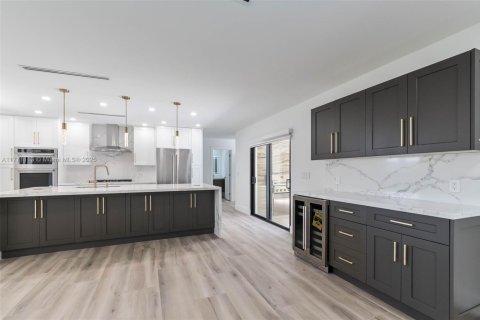 Купить виллу или дом в Майами, Флорида 4 спальни, 247.77м2, № 1706432 - фото 9