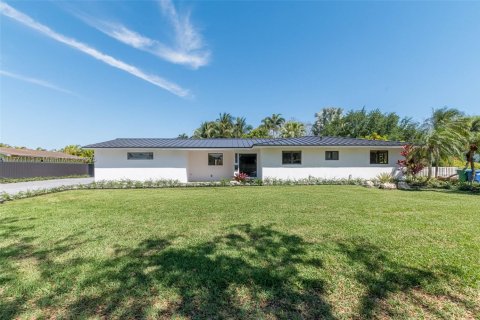 Купить виллу или дом в Майами, Флорида 4 спальни, 247.77м2, № 1706432 - фото 1