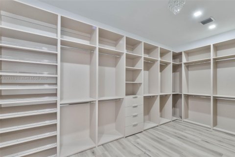 Купить виллу или дом в Майами, Флорида 4 спальни, 247.77м2, № 1706432 - фото 18