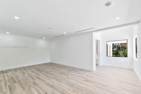 Купить виллу или дом в Майами, Флорида 4 спальни, 247.77м2, № 1706432 - фото 10