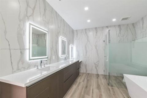 Купить виллу или дом в Майами, Флорида 4 спальни, 247.77м2, № 1706432 - фото 14