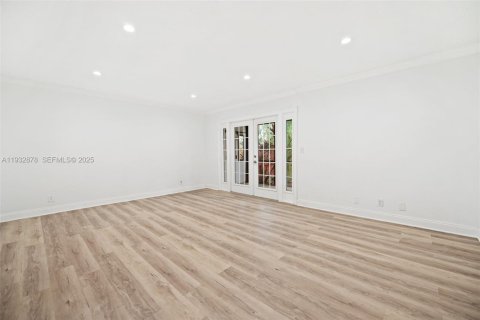 Снять в аренду таунхаус в Норт-Майами-Бич, Флорида 3 спальни, 146.14м2, № 1991687 - фото 9