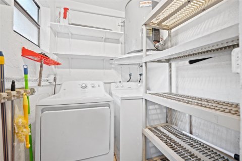 Снять в аренду таунхаус в Норт-Майами-Бич, Флорида 3 спальни, 146.14м2, № 1991687 - фото 22