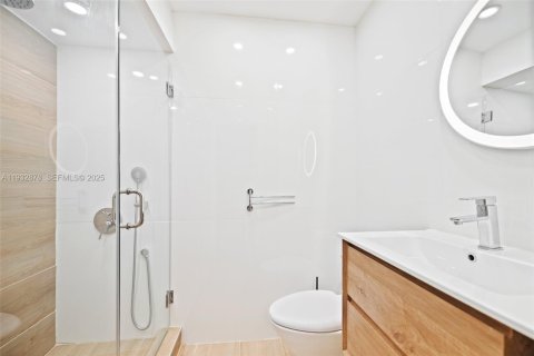 Снять в аренду таунхаус в Норт-Майами-Бич, Флорида 3 спальни, 146.14м2, № 1991687 - фото 17