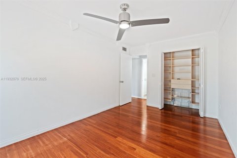 Снять в аренду таунхаус в Норт-Майами-Бич, Флорида 3 спальни, 146.14м2, № 1991687 - фото 18