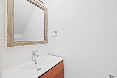 Снять в аренду таунхаус в Норт-Майами-Бич, Флорида 3 спальни, 146.14м2, № 1991687 - фото 21