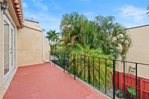 Снять в аренду таунхаус в Норт-Майами-Бич, Флорида 3 спальни, 146.14м2, № 1991687 - фото 20