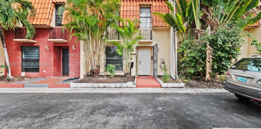 Таунхаус в Норт-Майами-Бич, Флорида 3 спальни, 146.14м2 № 1991687