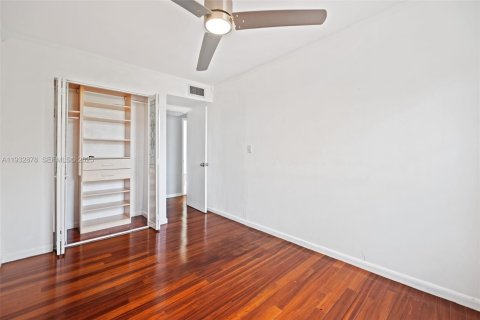 Снять в аренду таунхаус в Норт-Майами-Бич, Флорида 3 спальни, 146.14м2, № 1991687 - фото 14