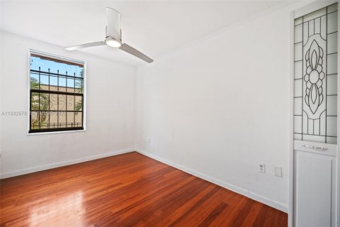 Снять в аренду таунхаус в Норт-Майами-Бич, Флорида 3 спальни, 146.14м2, № 1991687 - фото 15