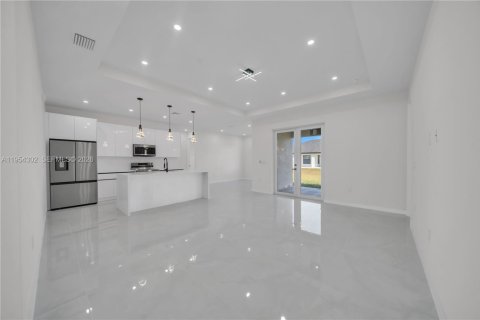 Casa en venta en Lehigh Acres, Florida, 3 dormitorios № 2153326 - foto 5