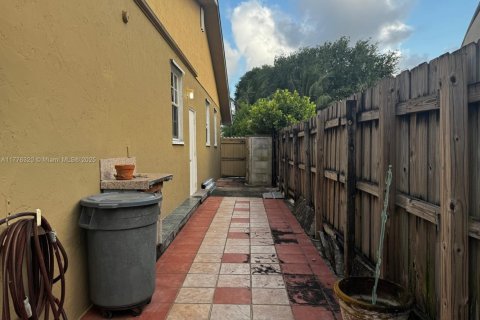 House in Miami, Florida 3 bedrooms, 125.05 sq.m. № 1739993 - photo 20