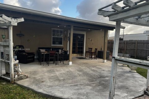 House in Miami, Florida 3 bedrooms, 125.05 sq.m. № 1739993 - photo 19