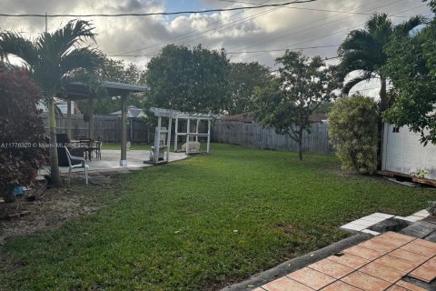 House in Miami, Florida 3 bedrooms, 125.05 sq.m. № 1739993 - photo 16