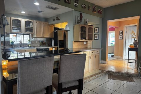 House in Miami, Florida 3 bedrooms, 125.05 sq.m. № 1739993 - photo 12