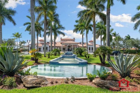 Villa ou maison à vendre à Cutler Bay, Floride: 5 chambres, 438.22 m2 № 1999369 - photo 8