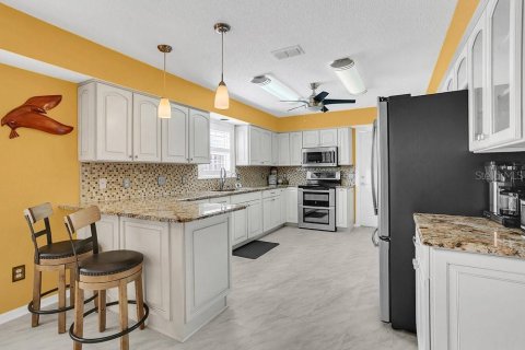 Villa ou maison à vendre à Kissimmee, Floride: 4 chambres, 302.12 m2 № 1389066 - photo 28