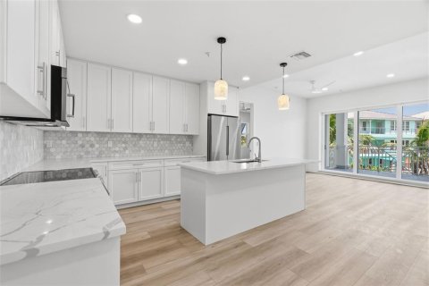 Condominio en venta en Madeira Beach, Florida, 2 dormitorios, 155.8 m2 № 2371665 - foto 11
