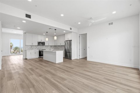 Condominio en venta en Madeira Beach, Florida, 2 dormitorios, 155.8 m2 № 2371665 - foto 16