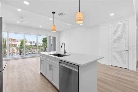 Condominio en venta en Madeira Beach, Florida, 2 dormitorios, 155.8 m2 № 2371665 - foto 12