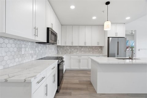 Condominio en venta en Madeira Beach, Florida, 2 dormitorios, 155.8 m2 № 2371665 - foto 14