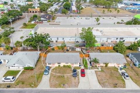Immobilier commercial à vendre à Bradenton, Floride: 4 chambres, 139.35 m2 № 1684652 - photo 1