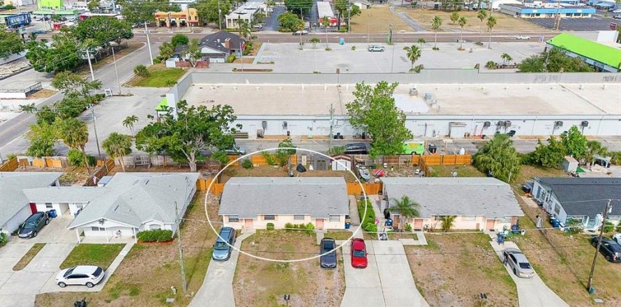 Immobilier commercial à Bradenton, Floride 4 chambres, 139.35 m2 № 1684652
