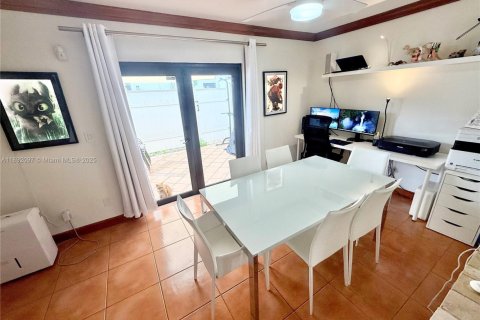 Touwnhouse à louer à South Miami, Floride: 2 chambres, 93.55 m2 № 1944174 - photo 10