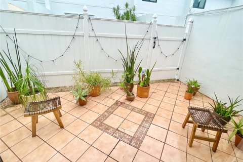 Touwnhouse à louer à South Miami, Floride: 2 chambres, 93.55 m2 № 1944174 - photo 16