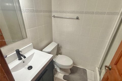 Touwnhouse à louer à South Miami, Floride: 2 chambres, 93.55 m2 № 1944174 - photo 15