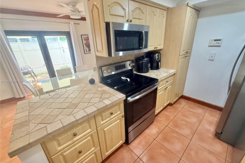 Touwnhouse à louer à South Miami, Floride: 2 chambres, 93.55 m2 № 1944174 - photo 6