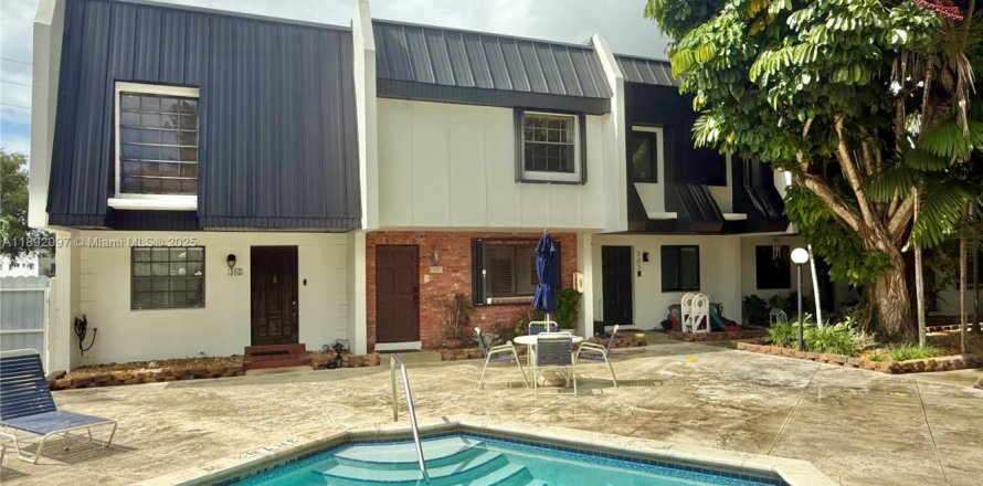 Touwnhouse à South Miami, Floride 2 chambres, 93.55 m2 № 1944174