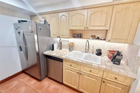 Touwnhouse à louer à South Miami, Floride: 2 chambres, 93.55 m2 № 1944174 - photo 7