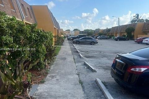 Townhouse in Sunrise, Florida 3 bedrooms, 118.54 sq.m. № 1936085 - photo 6