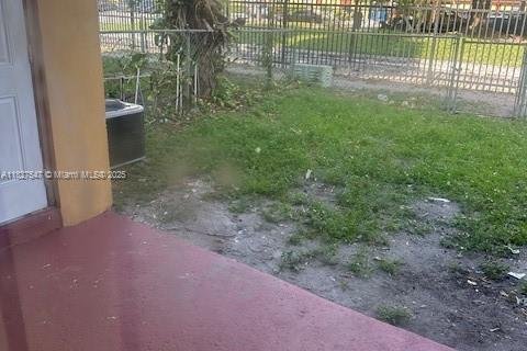Townhouse in Sunrise, Florida 3 bedrooms, 118.54 sq.m. № 1936085 - photo 20