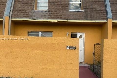 Townhouse in Sunrise, Florida 3 bedrooms, 118.54 sq.m. № 1936085 - photo 3
