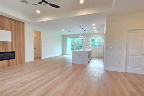 House in Sebring, Florida 3 bedrooms, 167.5 sq.m. № 2419611 - photo 12