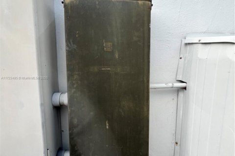 Casa en venta en North Bay Village, Florida, 3 dormitorios, 193.05 m2 № 1933881 - foto 25