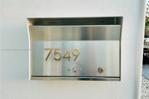 Casa en venta en North Bay Village, Florida, 3 dormitorios, 193.05 m2 № 1933881 - foto 10