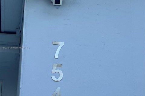 Casa en venta en North Bay Village, Florida, 3 dormitorios, 193.05 m2 № 1933881 - foto 12