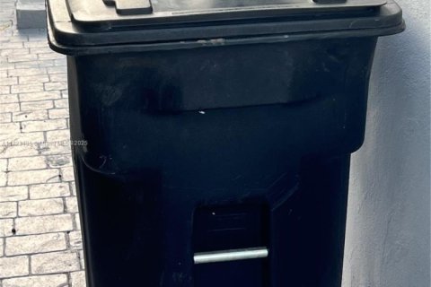 Casa en venta en North Bay Village, Florida, 3 dormitorios, 193.05 m2 № 1933881 - foto 9