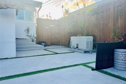 Casa en venta en North Bay Village, Florida, 3 dormitorios, 193.05 m2 № 1933881 - foto 23